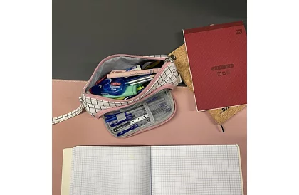 Iskolai tolltartó - kockás tolltartó