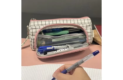 Iskolai tolltartó - kockás tolltartó