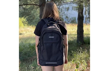 Hátizsák 45 literes kapacitással – fekete