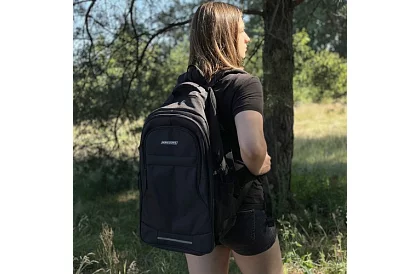 Hátizsák 45 literes kapacitással – fekete
