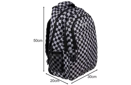Hátizsák 30 literes kapacitással – sakktábla