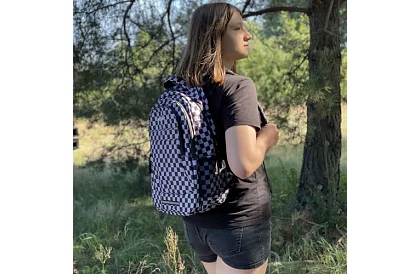 Hátizsák 22 literes kapacitással – sakktábla