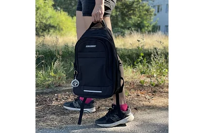 Hátizsák 22 literes kapacitással – fekete