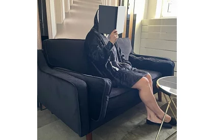 Nagy oversize kapucnis pulóver - fekete takaró