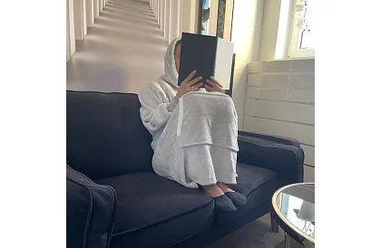 Nagy oversize kapucnis pulóver - szürke takaró