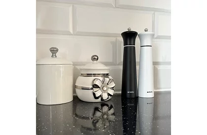 Kézi fűszermalmok 2 darab - Fekete és Fehér