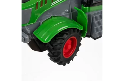 Traktor távirányítóval ellátott billenő utánfutóval