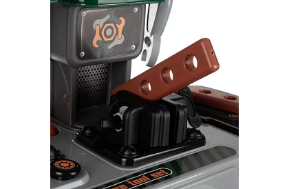 Gyermekműhely asztal szerszámokkal és táskával