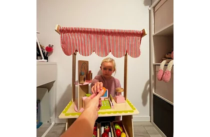 Fábólit árusító pavilon tartozékokkal