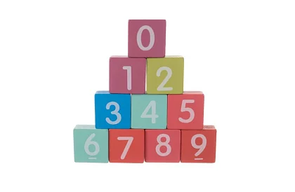 Fából készült város építőelemek 100 db alaplappal és formaválogatóval