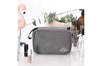 Kozmetikai utazótáska kampóval