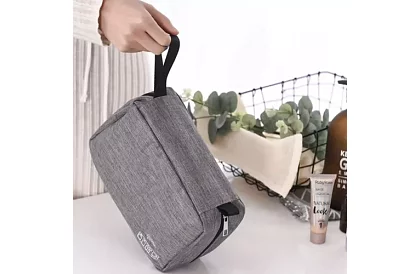 Kozmetikai utazótáska kampóval