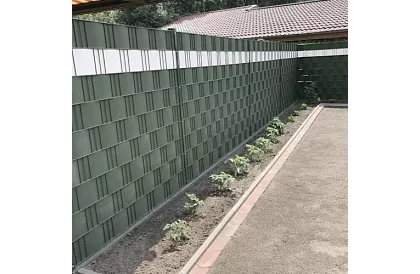 Zöld kerítés árnyékoló szalag – panel 450 g/m2 + klipszek