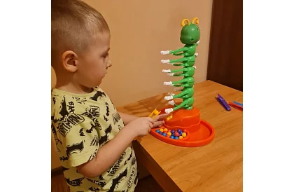 Táncoló százlábú - társasjáték 2-4 játékos számára