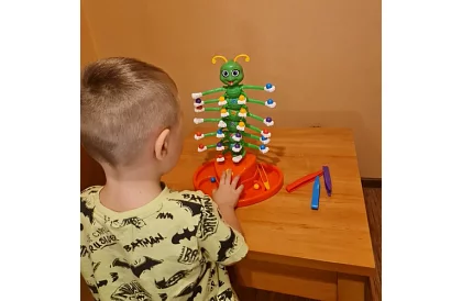 Táncoló százlábú - társasjáték 2-4 játékos számára