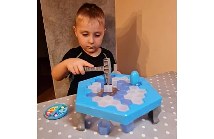 Szórakoztató játék - mentsd meg a pingvint