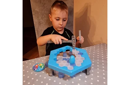 Szórakoztató játék - mentsd meg a pingvint