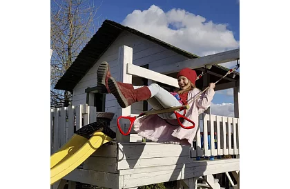 Gyermek függő hinta rúdakkal köteleken – 2 az 1-ben