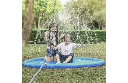 Gyermek vízi játszótér szökőkúttal