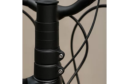 Kormányemelő a kerékpár kormányának emeléséhez