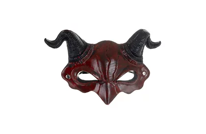 Karneváli maszkája ördög szarvakkal