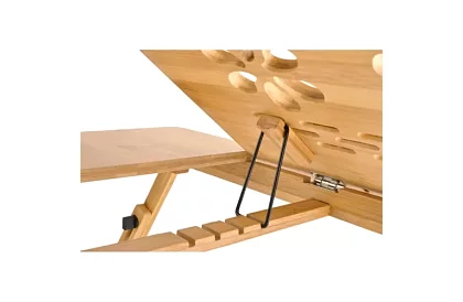 Bambusz asztal a laptop alatt