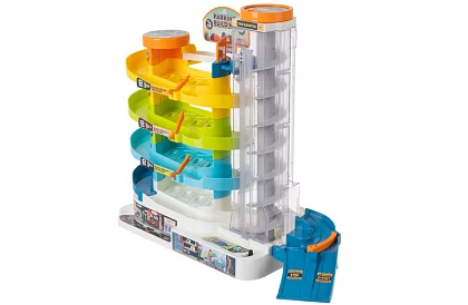 Parkolóház pályával és elektromos lifttel