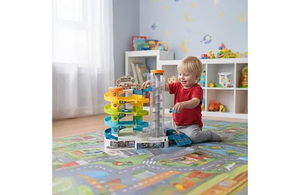 Parkolóház pályával és elektromos lifttel