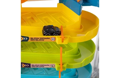 Parkolóház pályával és elektromos lifttel