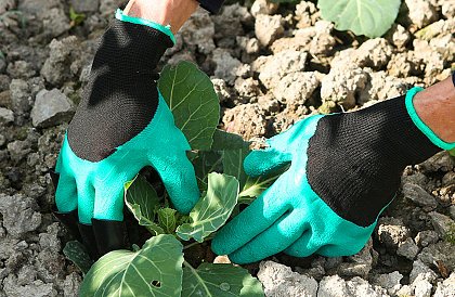 Kertészkesztyű karmokkal, így könnyű a földben kaparászni