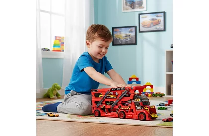 Kamion pótkocsival járművek szállítására + 6 autó