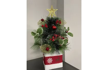 Díszített műfenyő karácsonyfa – 45 cm