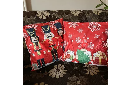 Dekoratív párnahuzat 45 × 45 cm – manómotív