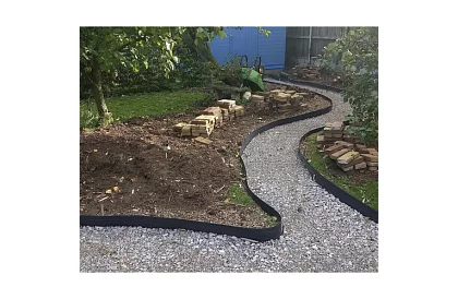 Láthatatlan szegély 6 cm x 10 m - Kerti szegély fekete + 20 cövek