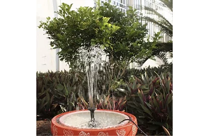 Napfény szökőkút a tóhoz – kerti szűrőszivattyú