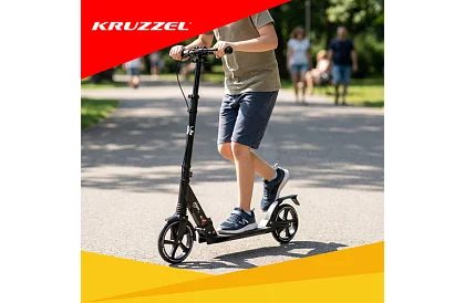 Összecsukható roller Black Hyperion 200 mm-es kerekekkel