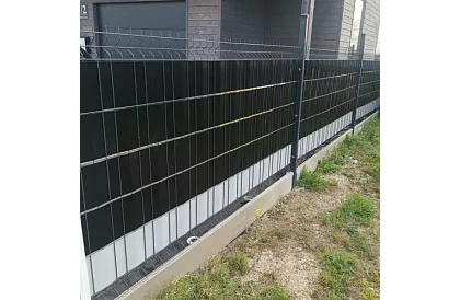 Fekete kerítés árnyékoló szalag – panel 450 g/m2 + klipszek