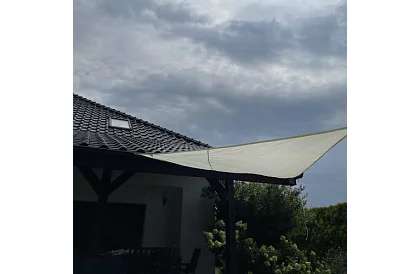 Napernyőző napernyő háromszög 3 × 3 × 3 m – bézs