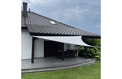 Árnyékoló napernyő háromszög 4 × 4 × 4 m – szürke