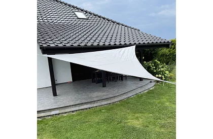 Árnyékoló napernyő háromszög 4 × 4 × 4 m – szürke