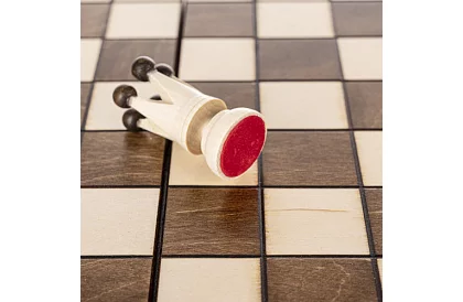 Fából készült sakk készlet – elegáns klasszikus bőröndben