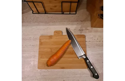 4 darab bambusz vágó- és tálalódeszka + állvány