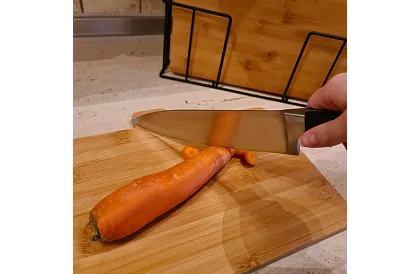 4 darab bambusz vágó- és tálalódeszka + állvány