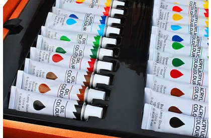 Művészeti készlet festéshez fából készült tokban – 177 darab