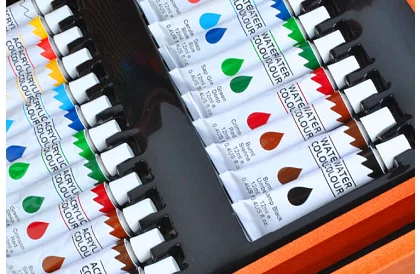 Művészeti készlet festéshez fából készült tokban – 177 darab