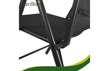 Összecsukható fekete kerti székek karfával és háttámlával – 2 darab