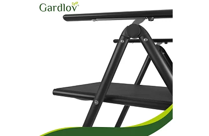 Összecsukható fekete kerti székek karfával és háttámlával – 2 darab