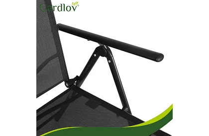 Összecsukható fekete kerti székek karfával és háttámlával – 2 darab