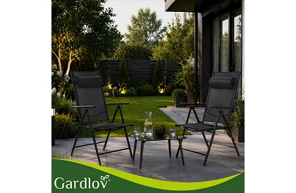 Összecsukható fekete kerti székek karfával és háttámlával – 2 darab