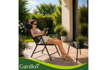 Összecsukható fekete kerti székek karfával és háttámlával – 2 darab